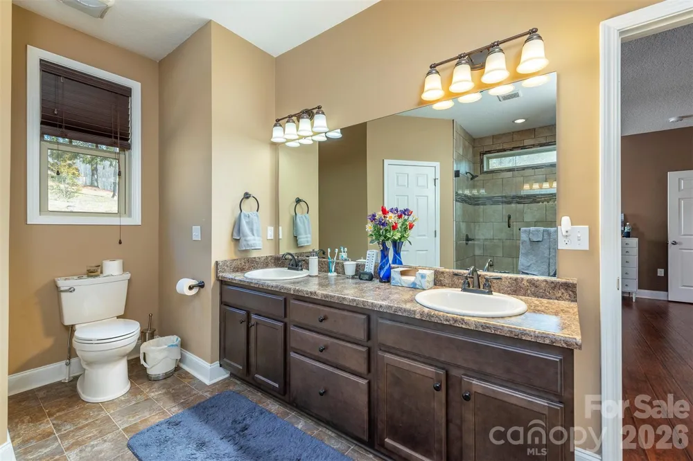 18 Hoye Lane Candler, NC 28715