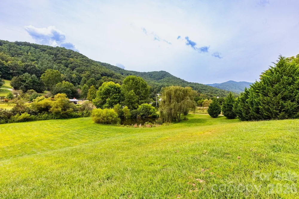 18 Hoye Lane Candler, NC 28715