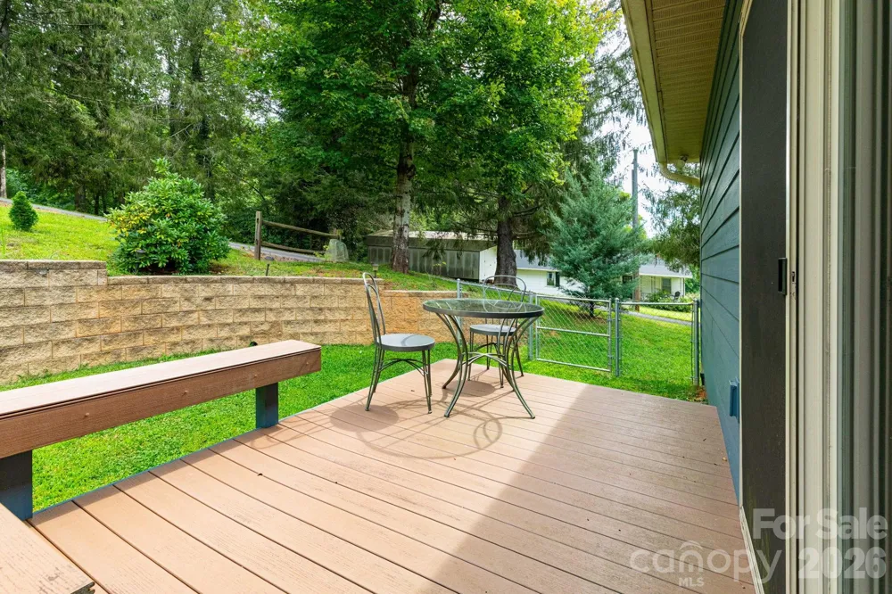 18 Hoye Lane Candler, NC 28715