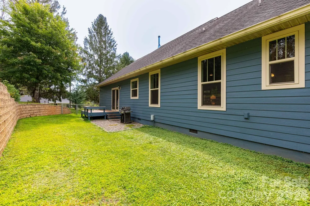 18 Hoye Lane Candler, NC 28715