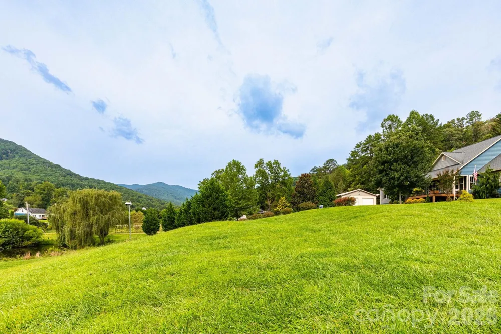 18 Hoye Lane Candler, NC 28715