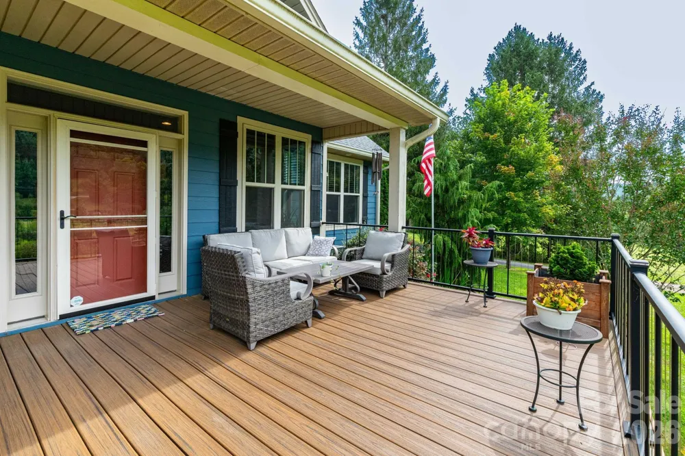 18 Hoye Lane Candler, NC 28715