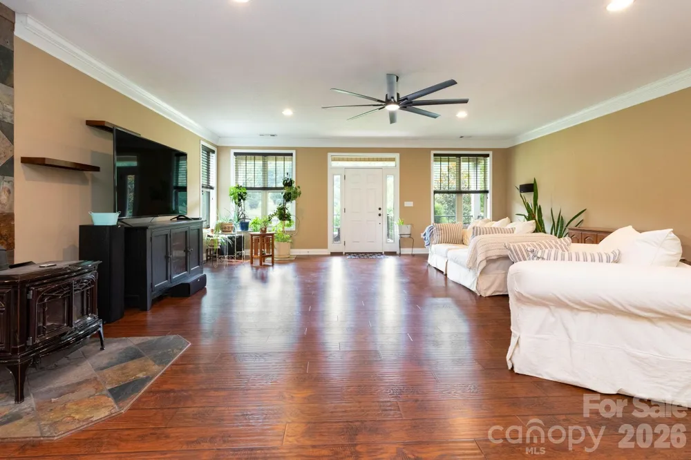 18 Hoye Lane Candler, NC 28715
