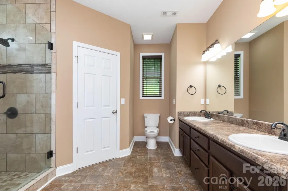 18 Hoye Lane Candler, NC 28715