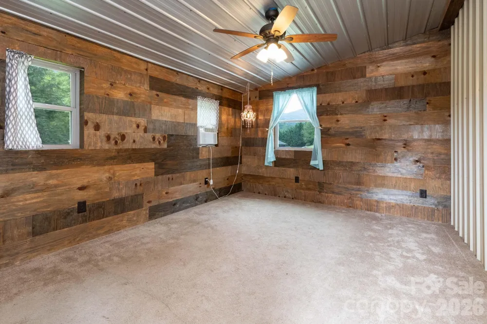 18 Hoye Lane Candler, NC 28715