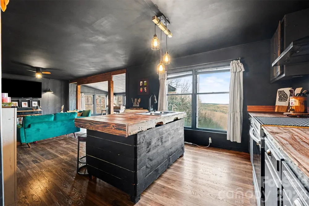 5475 Pine Ridge Drive Connelly Springs, NC 28612