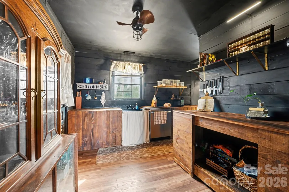 5475 Pine Ridge Drive Connelly Springs, NC 28612