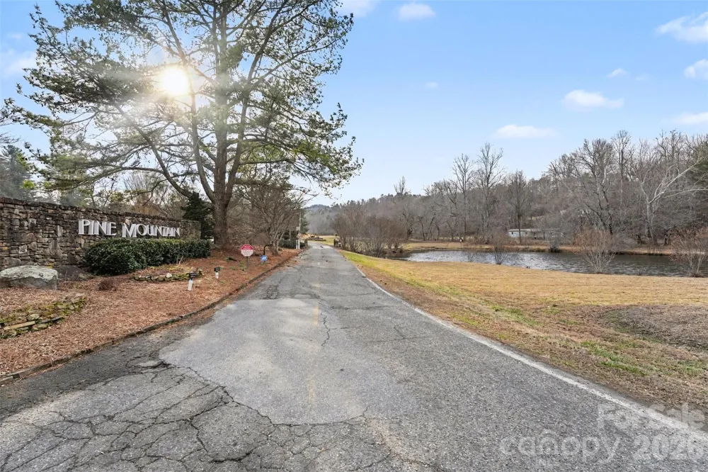 5475 Pine Ridge Drive Connelly Springs, NC 28612