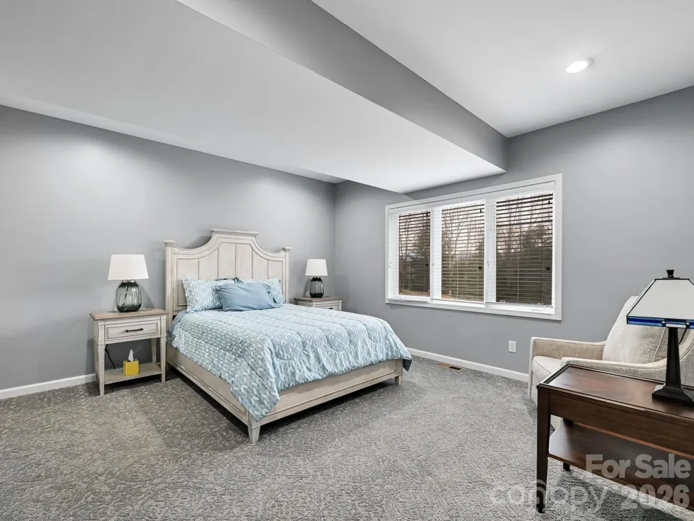2208 E Cumming Woods Lane Hendersonville, NC 28739