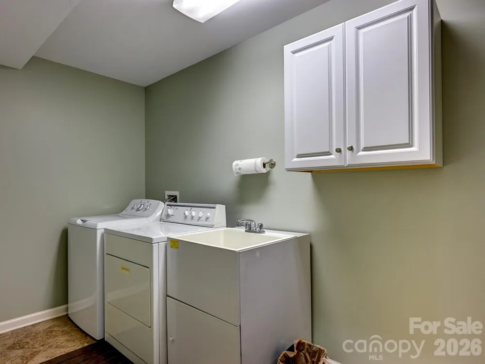 2208 E Cumming Woods Lane Hendersonville, NC 28739