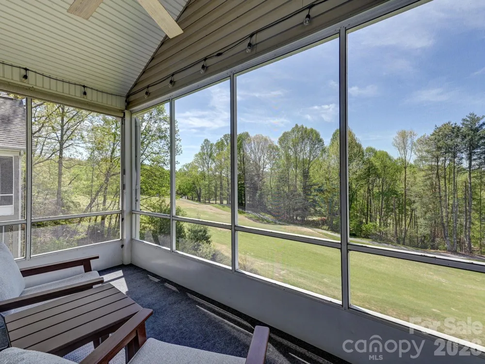 2208 E Cumming Woods Lane Hendersonville, NC 28739