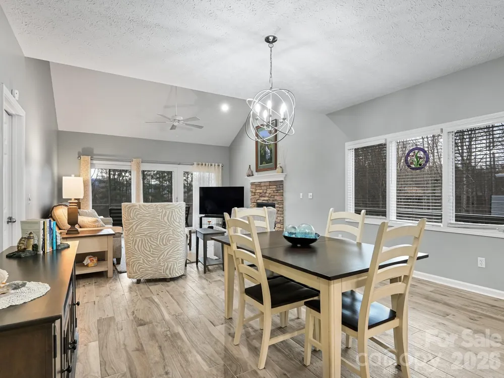 2208 E Cumming Woods Lane Hendersonville, NC 28739