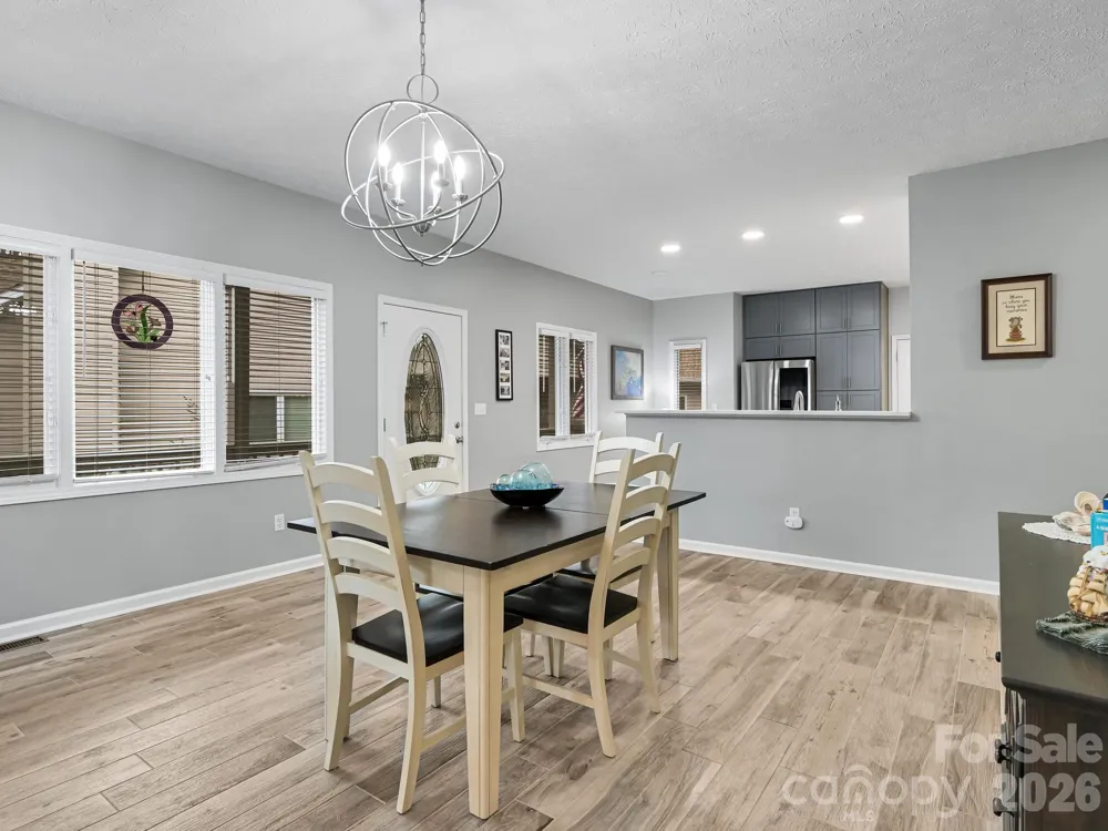 2208 E Cumming Woods Lane Hendersonville, NC 28739