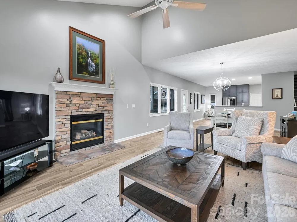 2208 E Cumming Woods Lane Hendersonville, NC 28739