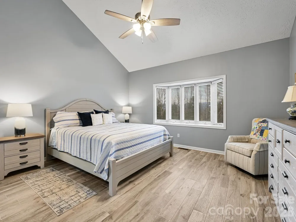 2208 E Cumming Woods Lane Hendersonville, NC 28739