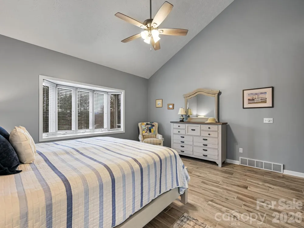 2208 E Cumming Woods Lane Hendersonville, NC 28739