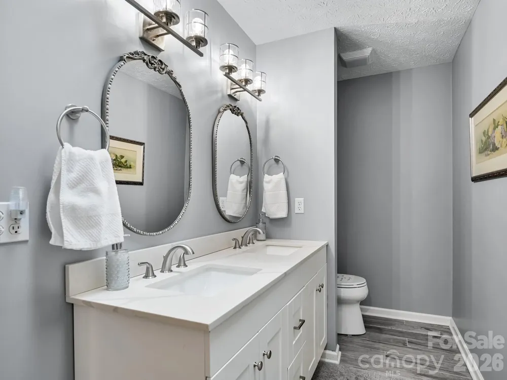 2208 E Cumming Woods Lane Hendersonville, NC 28739