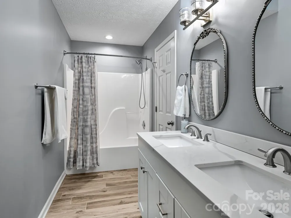 2208 E Cumming Woods Lane Hendersonville, NC 28739