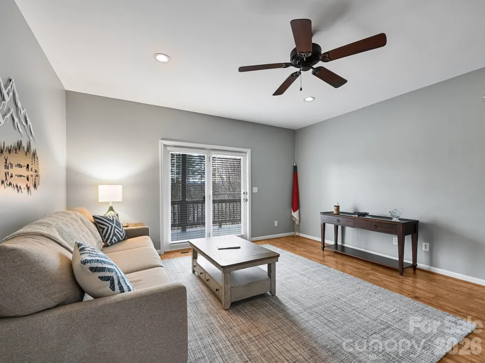 2208 E Cumming Woods Lane Hendersonville, NC 28739
