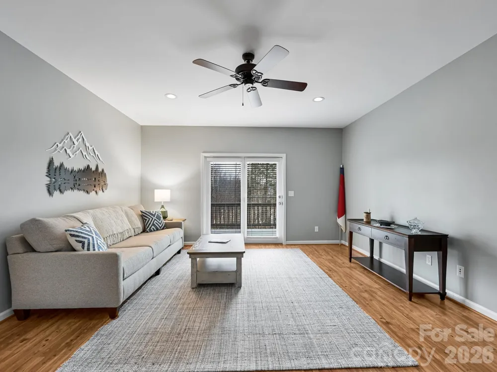 2208 E Cumming Woods Lane Hendersonville, NC 28739