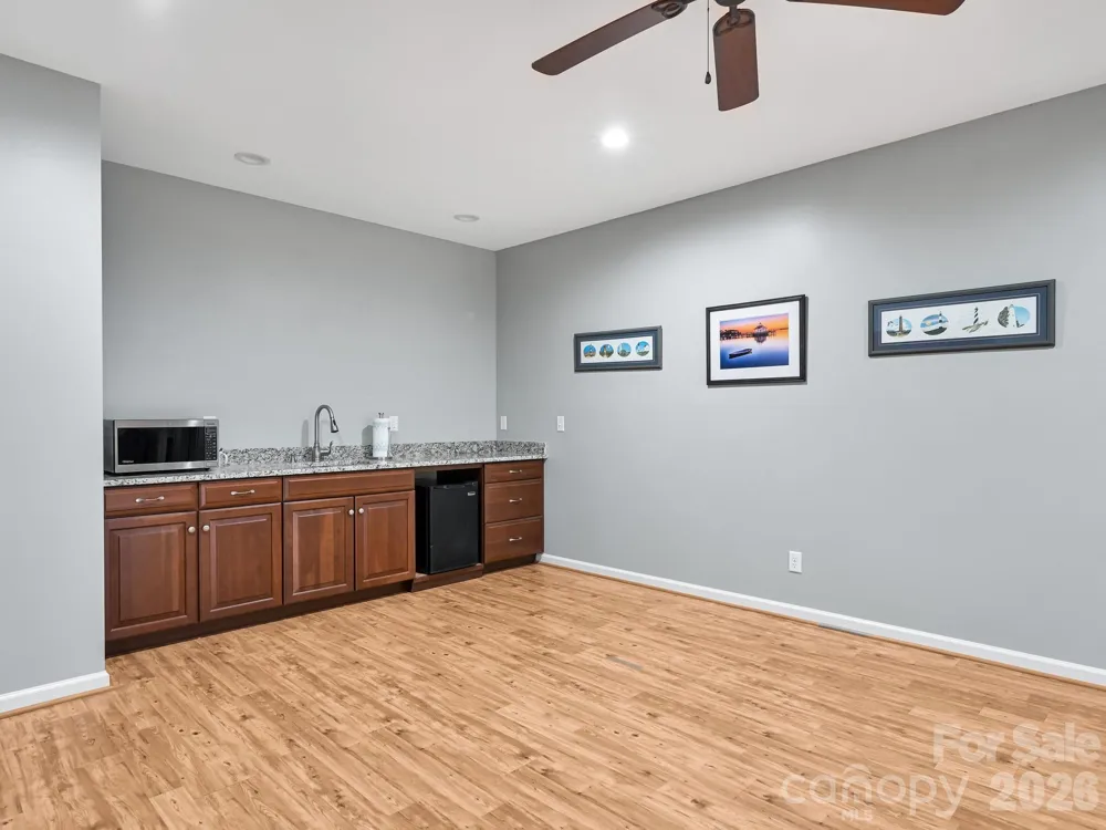 2208 E Cumming Woods Lane Hendersonville, NC 28739
