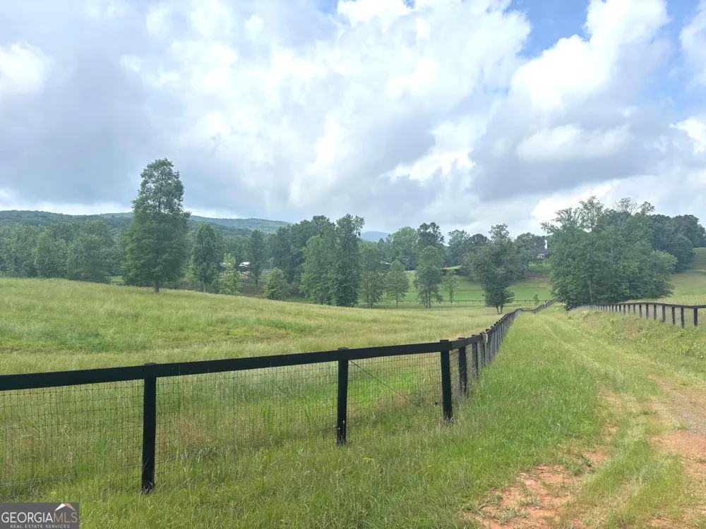 387 Debord DR Waleska, GA 30183