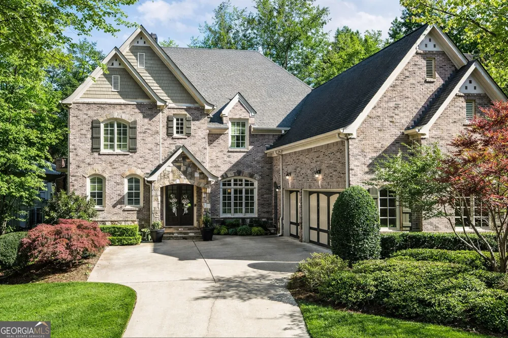 3283 Stratfield Drive NE