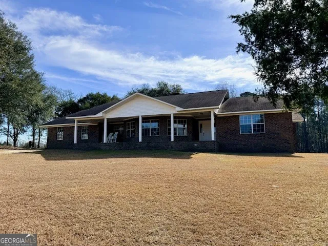 1431 Community RD Glennville, GA 30427