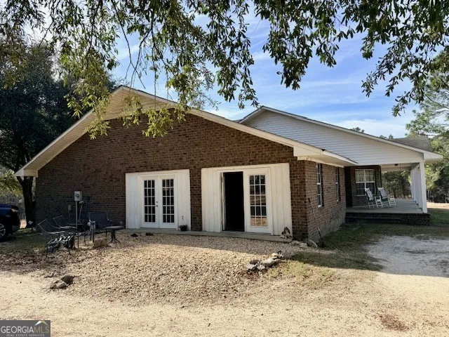 1431 Community RD Glennville, GA 30427