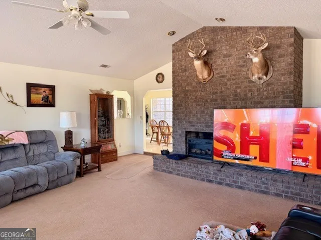 1431 Community RD Glennville, GA 30427