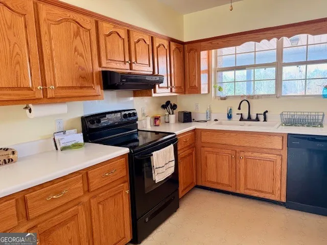 1431 Community RD Glennville, GA 30427