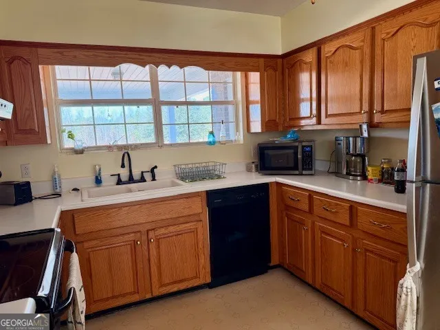 1431 Community RD Glennville, GA 30427