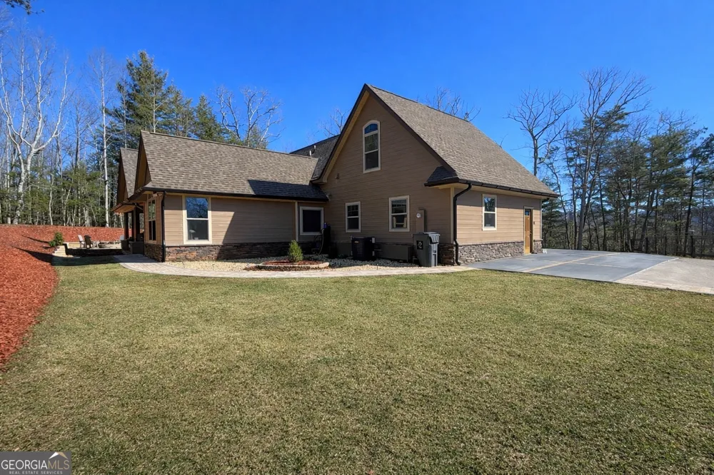 3331 Gumlog RD Young Harris, GA 30582