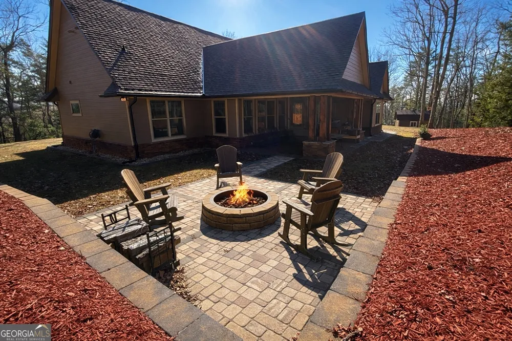 3331 Gumlog RD Young Harris, GA 30582