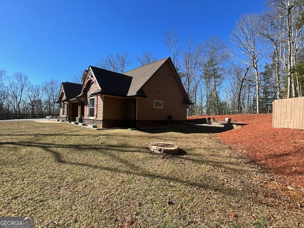 3331 Gumlog RD Young Harris, GA 30582