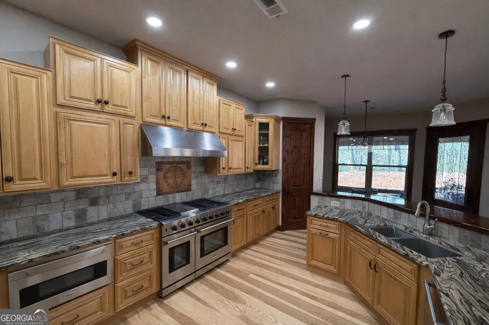 3331 Gumlog RD Young Harris, GA 30582