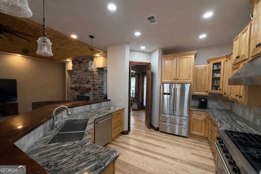 3331 Gumlog RD Young Harris, GA 30582