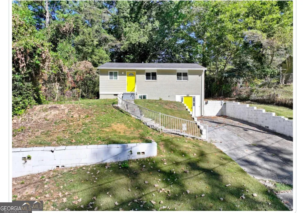 477 Fairlane Circle NW