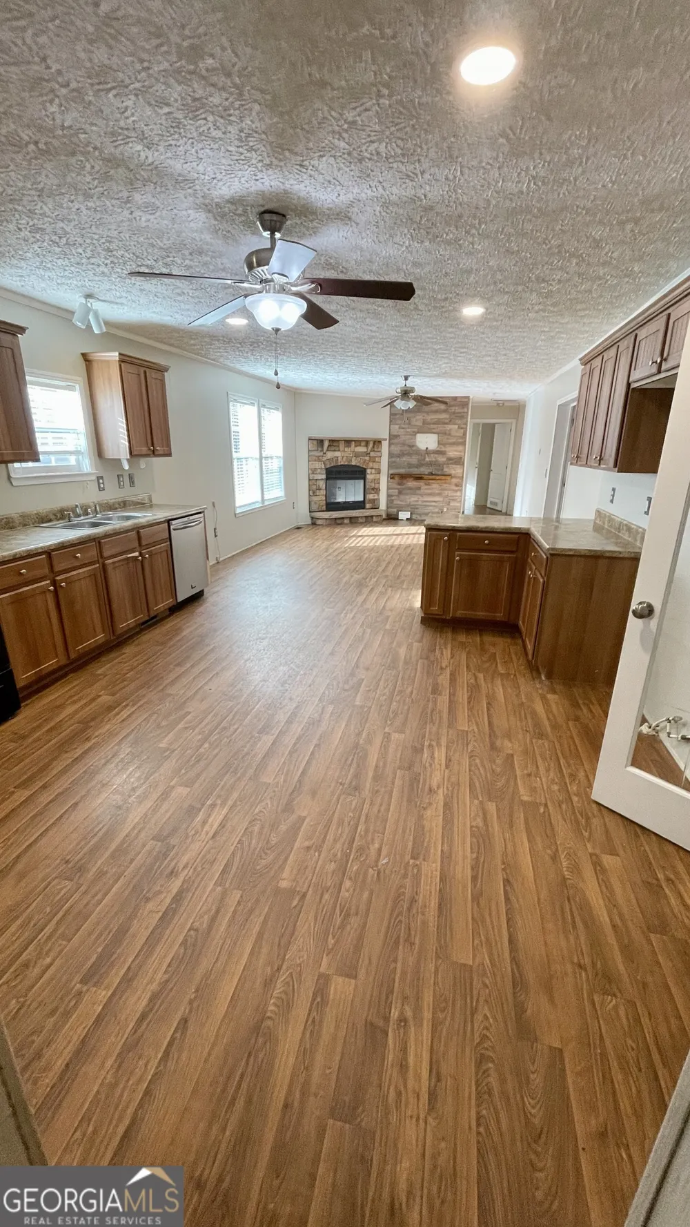 21 Ruby RD Hawkinsville, GA 31036