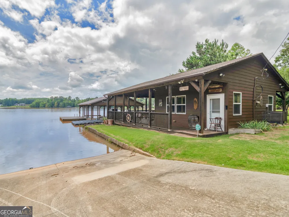 800 Rocky Point RD Covington, GA 30014