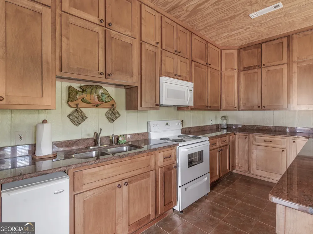800 Rocky Point RD Covington, GA 30014
