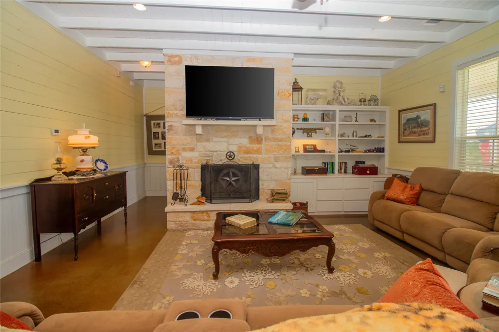 4237 County Road 330 Burnet, TX 78611