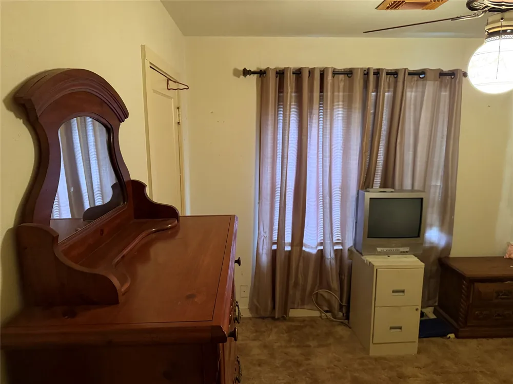 823 Ellis Street Giddings, TX 78942