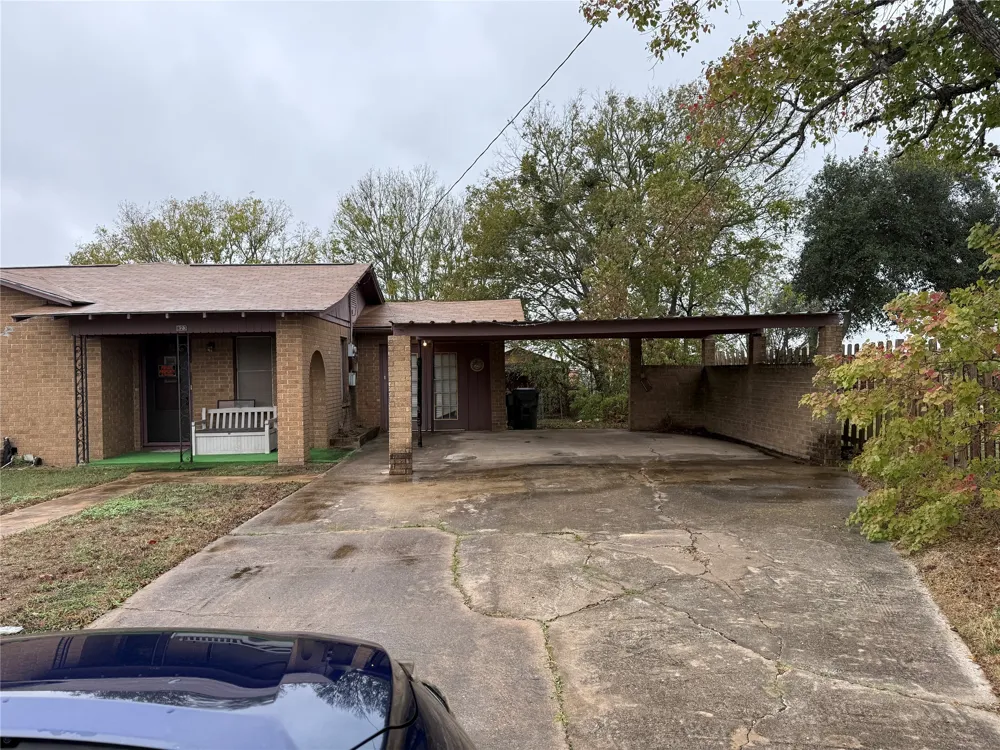 823 Ellis Street Giddings, TX 78942