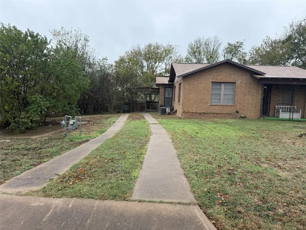 823 Ellis Street Giddings, TX 78942