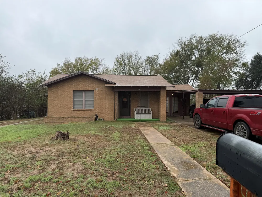 823 Ellis Street Giddings, TX 78942