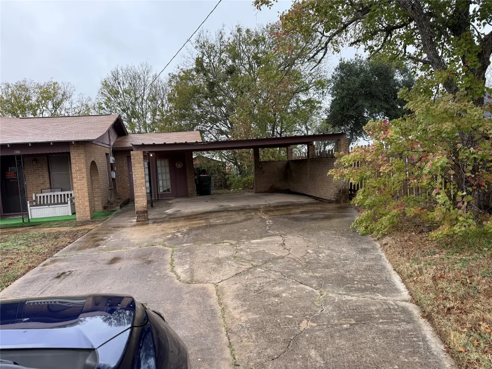 823 Ellis Street Giddings, TX 78942