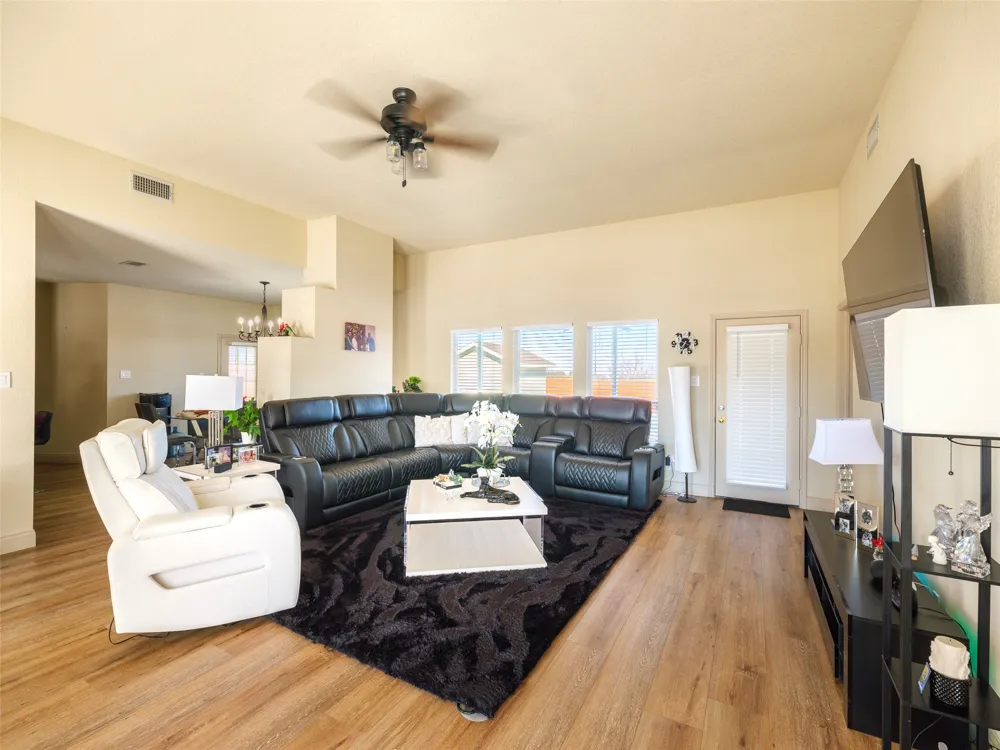 80 Family Circle Hutto, TX 78634