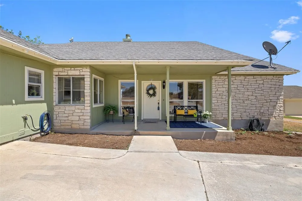 80 Family Circle Hutto, TX 78634