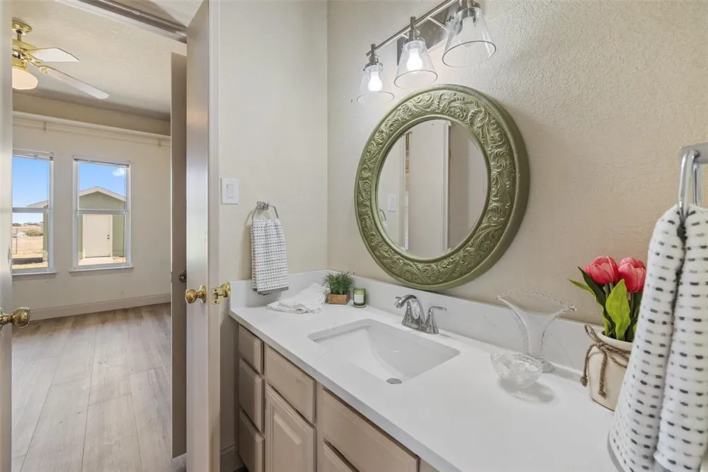 80 Family Circle Hutto, TX 78634